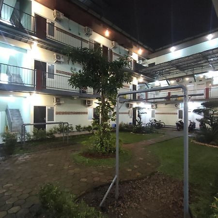 Puspiptek Residence Syariah Mitra Reddoorz Serpong Eksteriør billede
