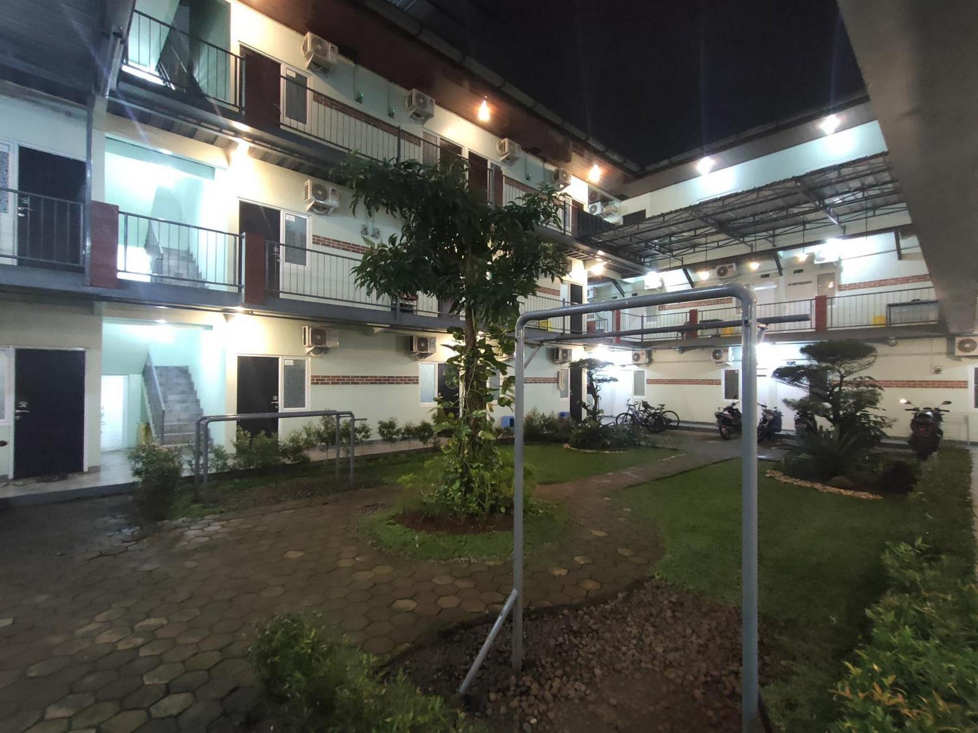 Puspiptek Residence Syariah Mitra Reddoorz Serpong Eksteriør billede