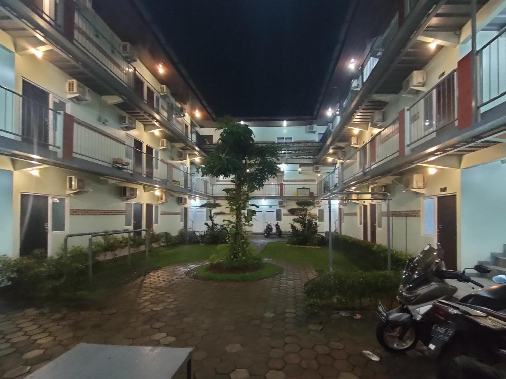 Puspiptek Residence Syariah Mitra Reddoorz Serpong Eksteriør billede