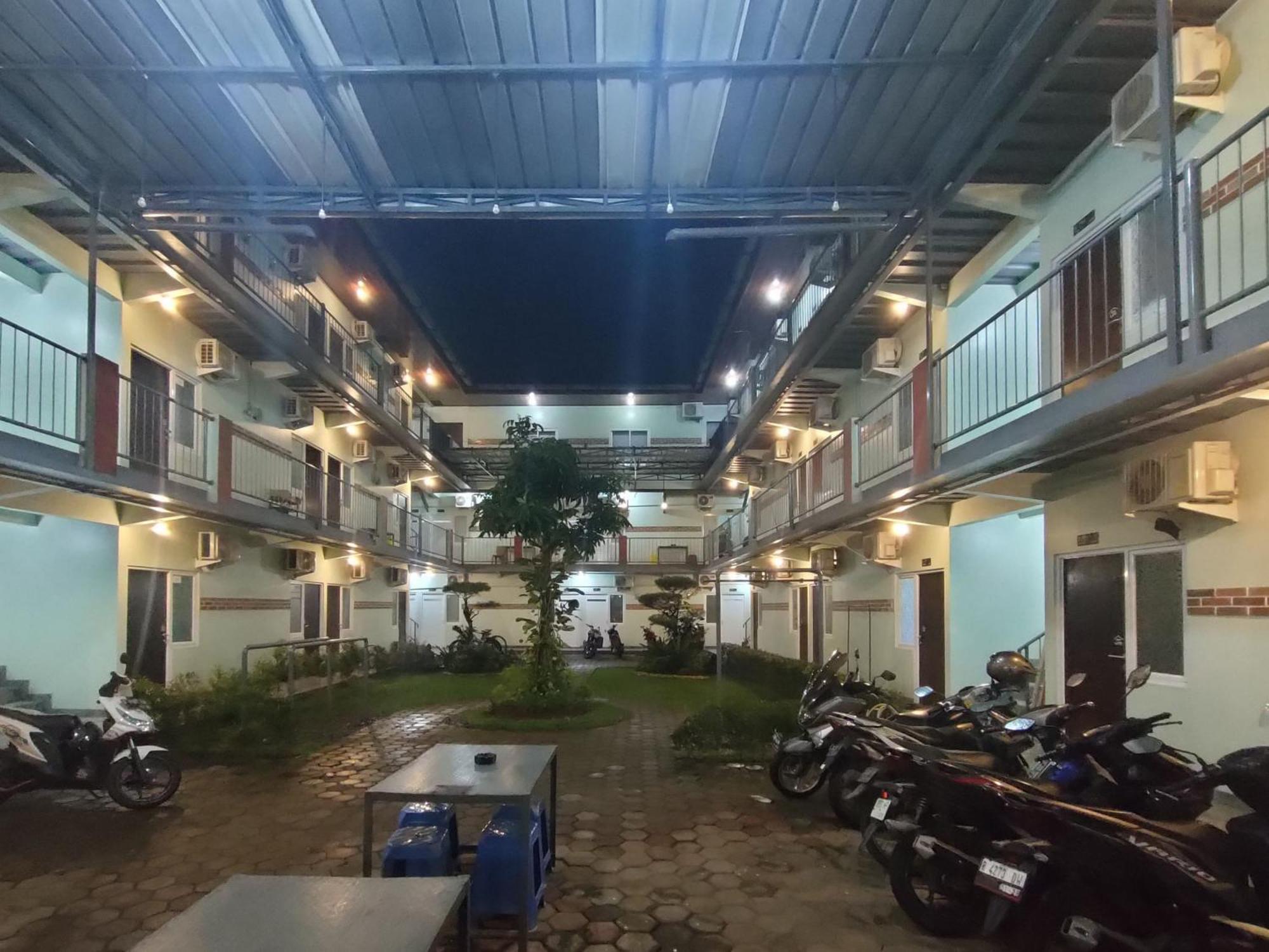 Puspiptek Residence Syariah Mitra Reddoorz Serpong Eksteriør billede
